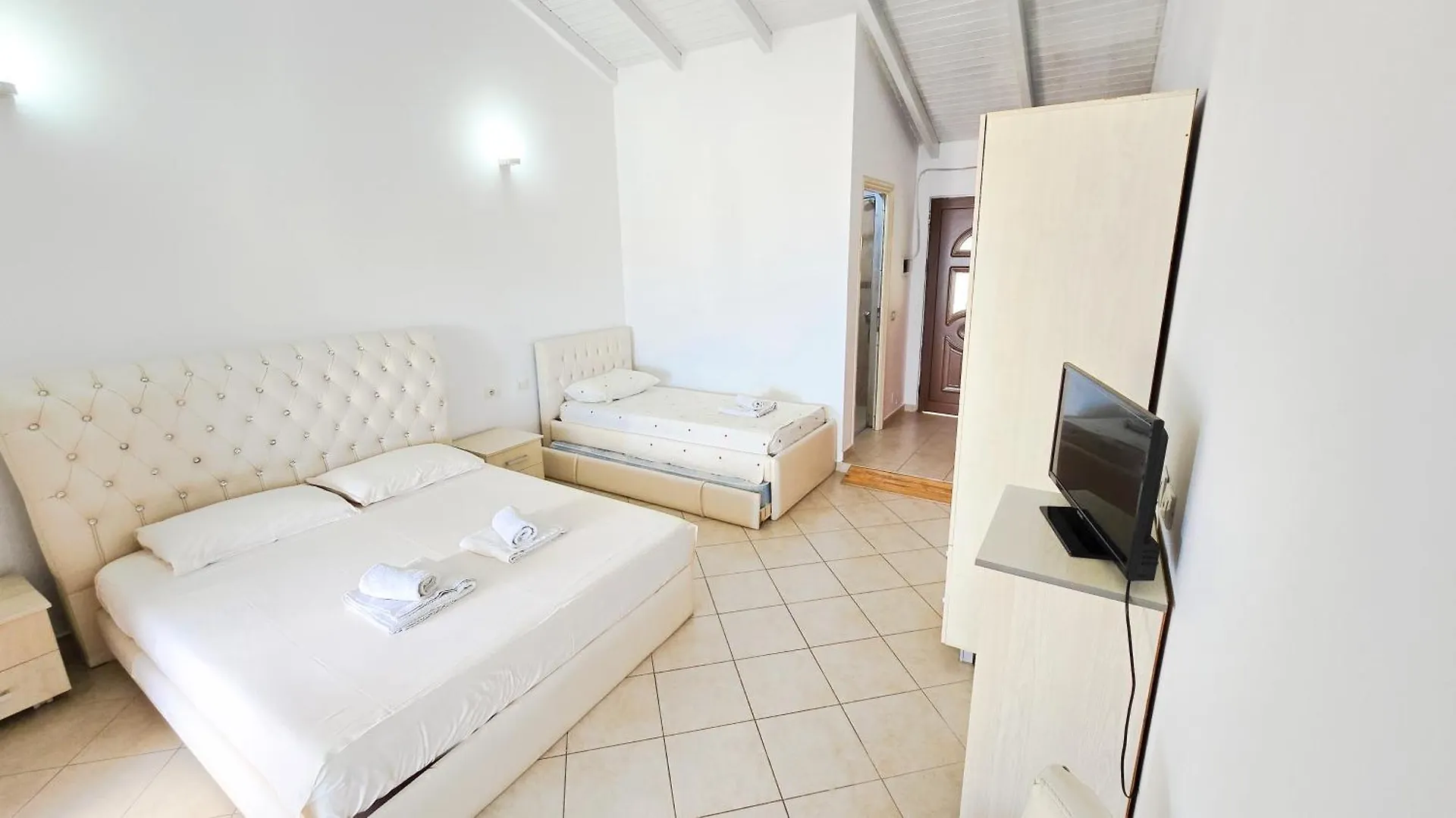 Azure Studios Apartments Dhermi 0*,