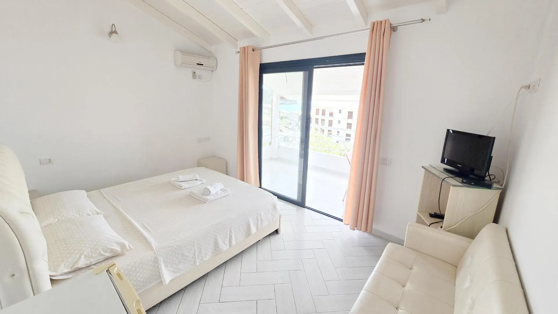 Azure Studios Apartments Dhermi Albania